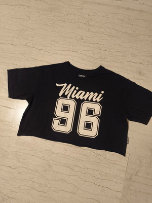 Admiral Black Crop T-shirt like new, size M