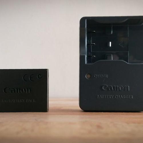 Canon Charger CB-2LUe and Battery NB-3L like new