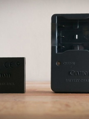 Canon Charger CB-2LUe and Battery NB-3L like new