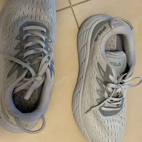 Fila gym shoes size 42 very new, worn once, gray