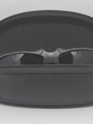 Smart Bluetooth Sunglasses with Polarized Lenses and Headphones like new