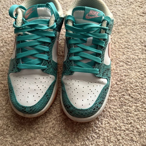 Nike Dunk Low like new with snakeskin design, size 38.5