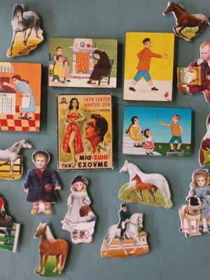 Various vintage fridge magnets like new