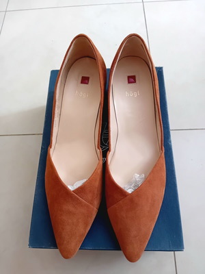 Hogl suede leather pumps size 40, like new, tan color