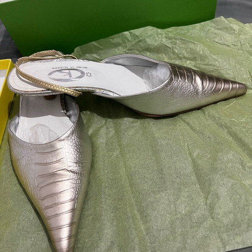 Leather shoes used size 39 silver flat