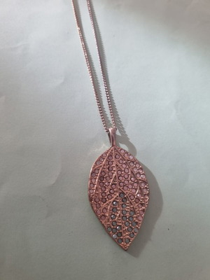Leaf double-sided necklace like new