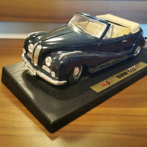Collectible BMW 502 Maisto model like new