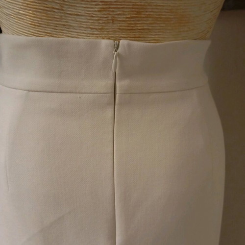 Hugo Boss slim fit women's skirt like new, cream, size 38/40