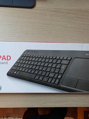 Trust Veza Wireless Keyboard with Touchpad like new, Greek layout