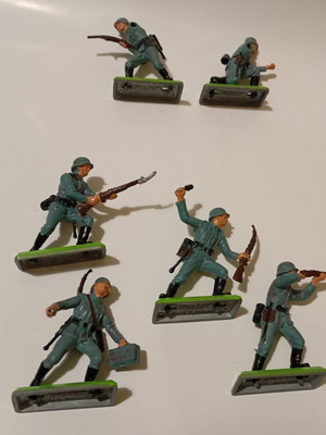 German Infantry Toy Soldiers used 4+2 gift Britains LTD 1:32
