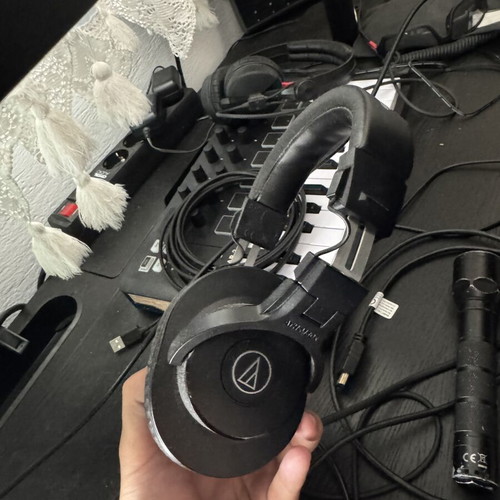 Audio-Technica ATH-M30X headphones like new, wired