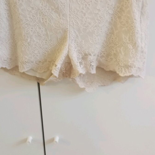 Lace shorts used Zara white, size S
