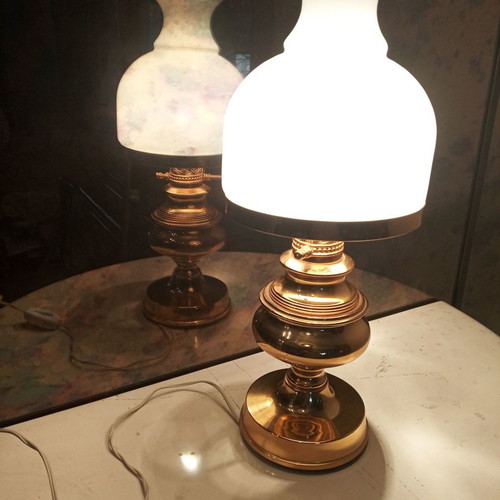 Vintage table lamp from 1975 like new with white opaline glass