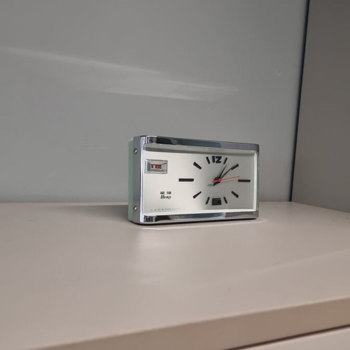 Vintage Hero Space Age mechanical clock with date, like new