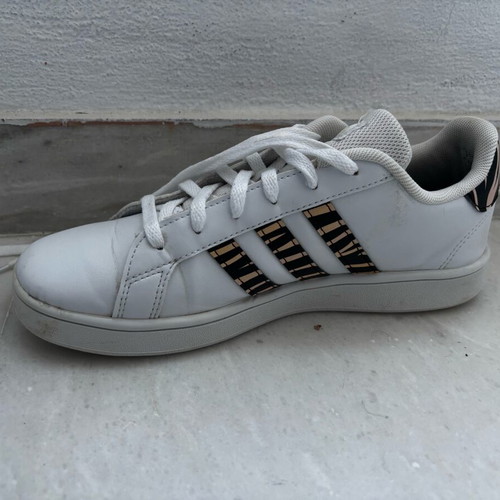 Adidas women's athletic shoes size 38 used, white