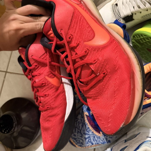Nike Kobe athletic shoes size 44 like new, red