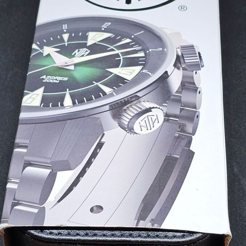 NTH Azores Absinthe watch full set, like new, discontinued model