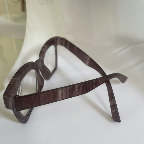 Unisex presbyopia glasses with geometric design