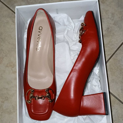 Avento red pumps new with low square heel size 38