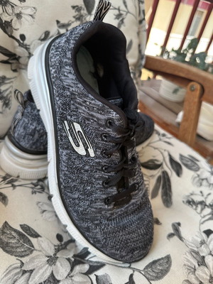 Skechers γυναικεία αθλητικά Ν. 39