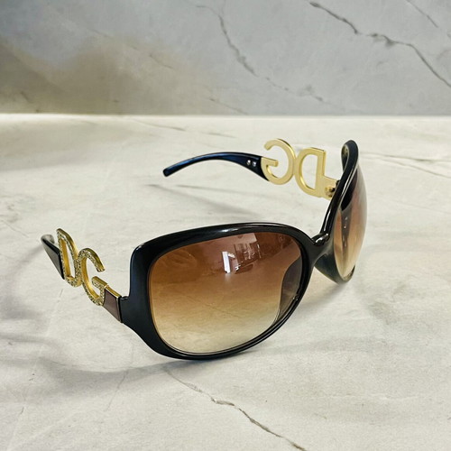 Dolce & Gabbana Vintage Oversized Sunglasses used, brown frame