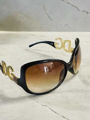 Dolce & Gabbana Vintage Oversized Sunglasses used, brown frame