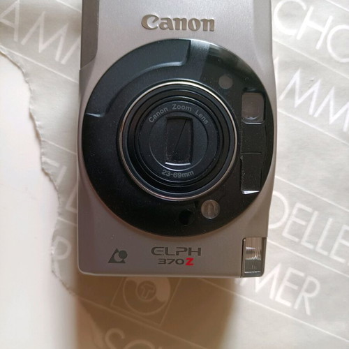 Canon ELPH-Z ADVANTIX camera like new with case