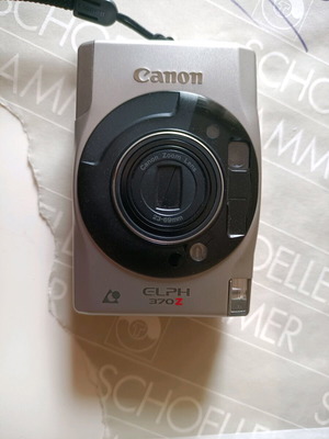 Canon ELPH-Z ADVANTIX camera like new with case