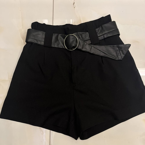 Stradivarius shorts with belt and side pockets, like new, size S