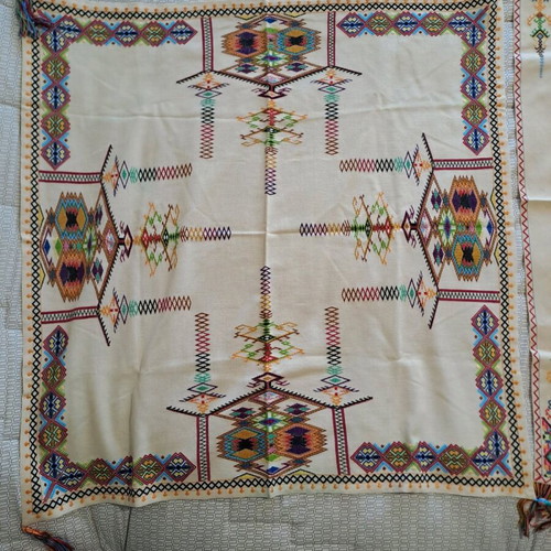 Embroidered table runner new, set of 4 pieces