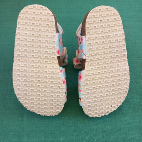 Lelli Kelly sandals used for girl, size 20