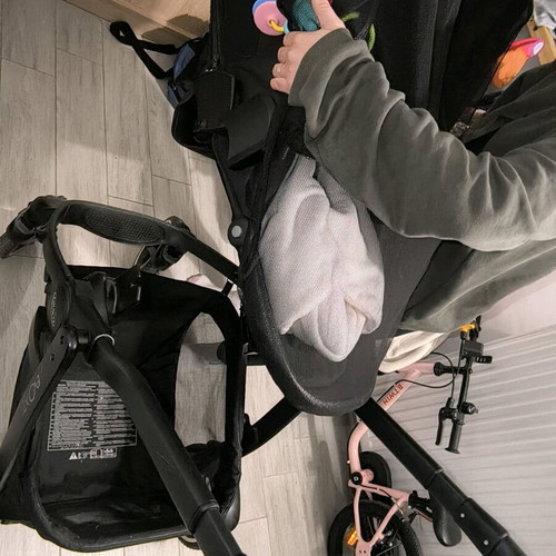 Graco Evo XT 2 in 1 stroller like new with free footmuff