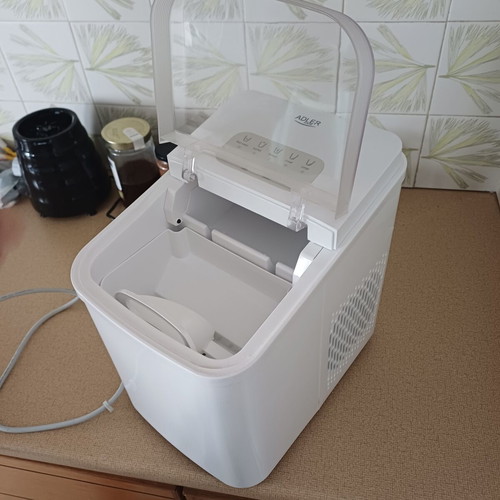 Adler 8800 ice maker like new, 12 kg ice/24h, 1.4 L tank
