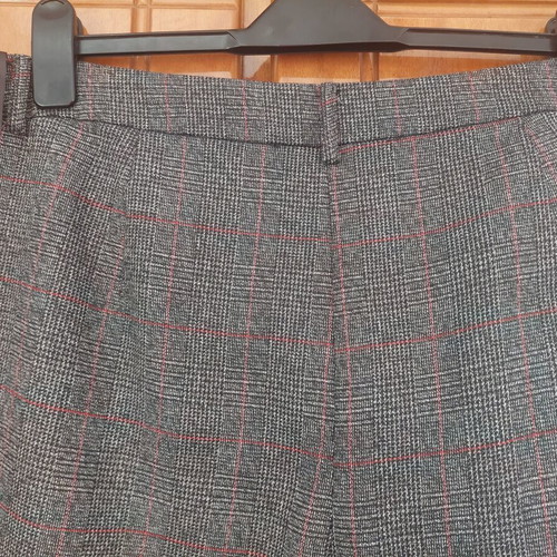 ALE checked pants like new, gray with red, size XL