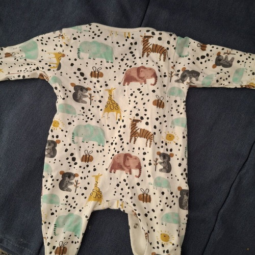 Baby bodysuit like new 3-6 months