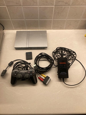 PlayStation 2 silver μεταχειρισμένο με χειριστήριο, memory και καλώδια