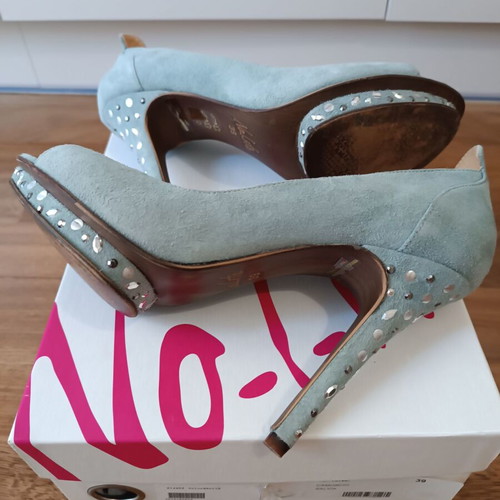 Peep Toe Nolita Pumps Size 39 like new, suede green with silver