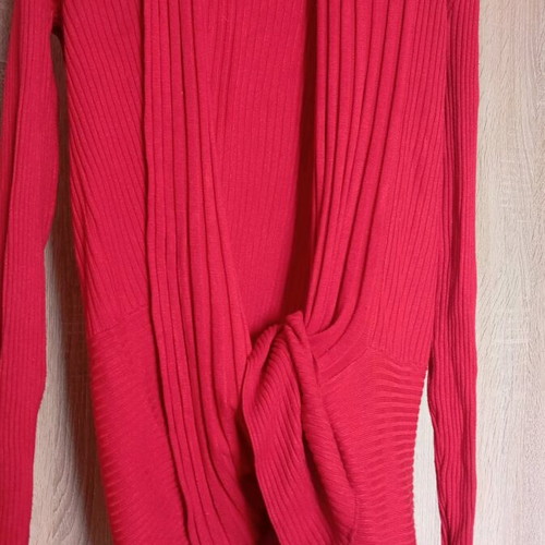 Red cardigan like new, size L