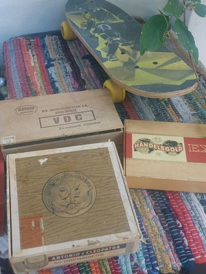Cigar boxes used, pack