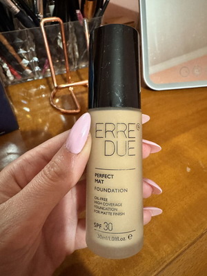 Foundation Erre Due Mat No2 με SPF30 oil free καινούργιο