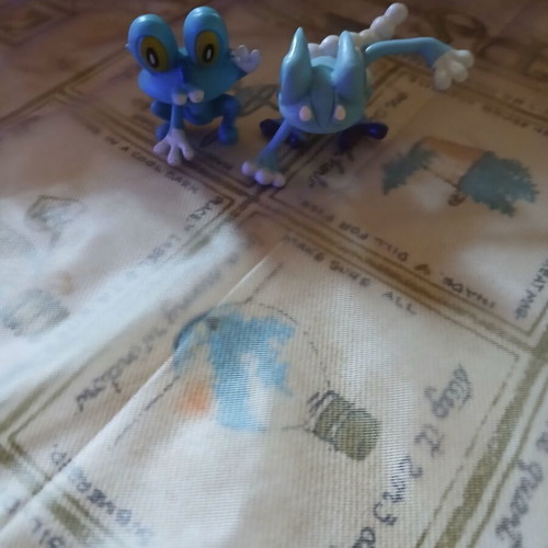 Froakie and Frogadier Pokemon figures