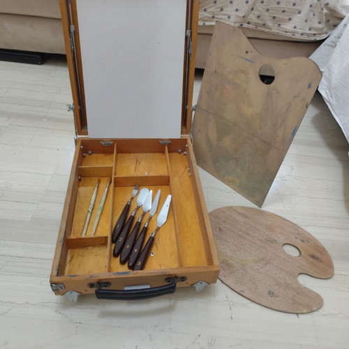 Painting case with foldable easel legs