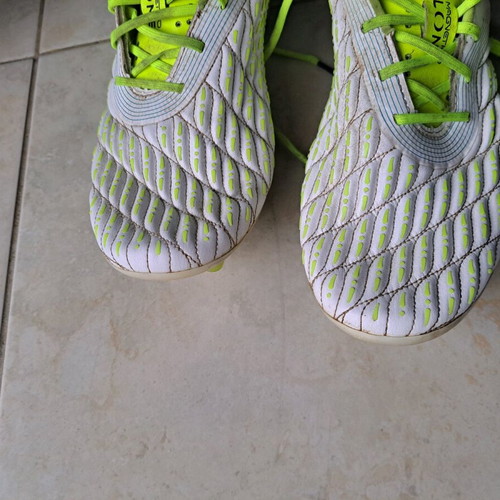 Mag Elite 3.0 FG football shoes Under Armour like new, size 43, white and green
