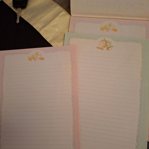 Vintage 1990 correspondence like new, 5 envelopes and 7 block pages