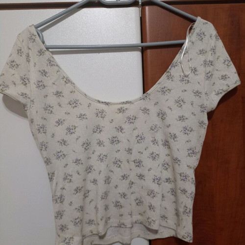 Women's short-sleeve white cream floral t-shirt H&M like new, size M