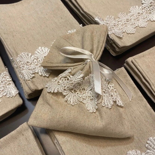 Bomboniera with lace, pack of 95, new