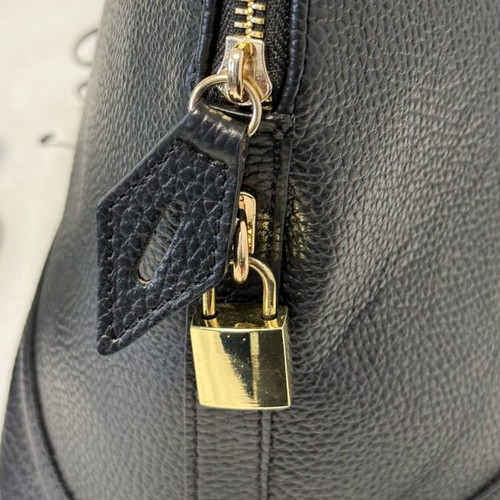 Guy Laroche black leather handbag like new