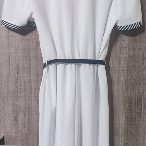 Dress like new with collar and sleeve details