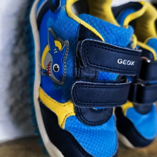 Geox kids shoes used size 24 with shark design and light