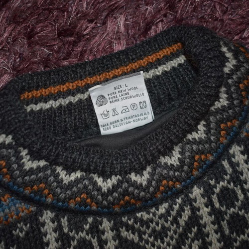 Dale of Norway Trondheim 97 wool sweater like new, colorful, size L